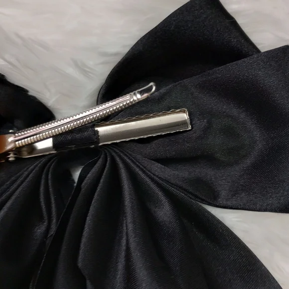Elegant Black Large Hair Bow Clip - Picture 3 of 3